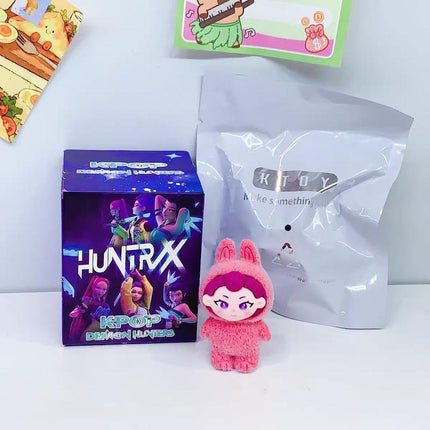 New Hunter Queen Series Blind Box Mini Figure Cartoon Toy Desktop Cute Figurine Random Draw, Collectible Anime Character Model