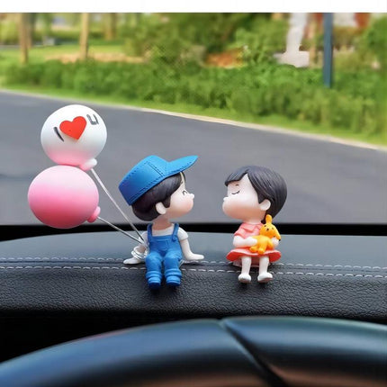 Cute Couple Car Dashboard Decorations, Lovely Couple Kiss Cartoon Figurines Car Ornament, Resin Material Boy Girl Car Interior Decoration with Balloon for Car Dashboard Gifts